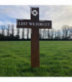 METAL GARDEN DECORATION Lest We Forget REMEMBRANCE CROSS