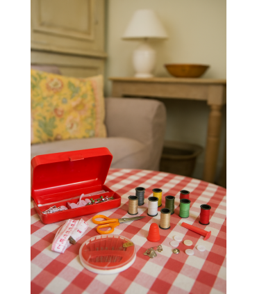 130 Piece Self-Thread Sewing Kit