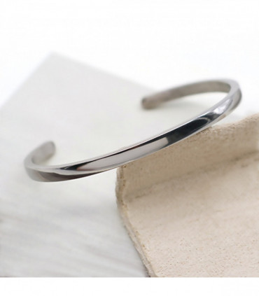 Serene Silver Bangle