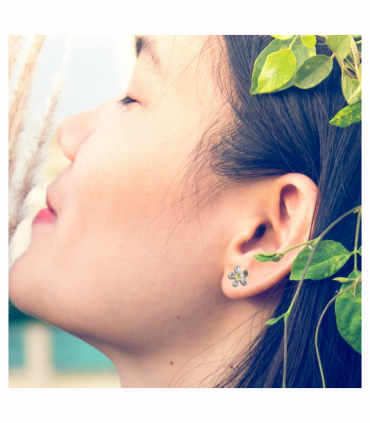 Silver Daisy Stud Earrings