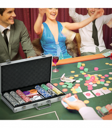 SPORTNOW 300-Piece Poker Chips Set w/ Mat, Aluminium Case, Two Decks of Cards