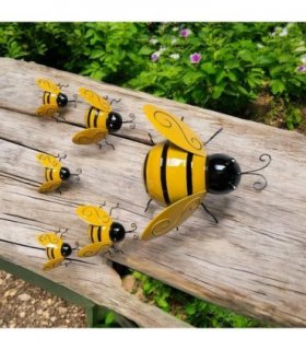 AcaciaHome Stylish Metal Bumble Bee Garden Wall Art Set of 6, Weatherproof Outdoor Honey Bee Hanging Decorations, Rust Resistant Glossy Yellow Metal Decor for Fence, Patio, Porch, Balcony