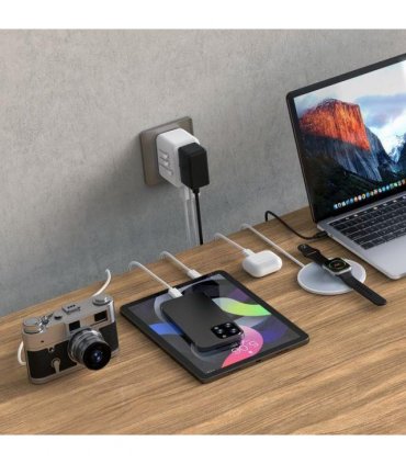 WYEFLUX Global Ease With USB-A & Dual USB-C Quick Charging Ports Travel Adaptor