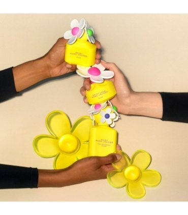 Marc Jacobs Daisy Love Glow Eau De Toilette Spray 50ml
